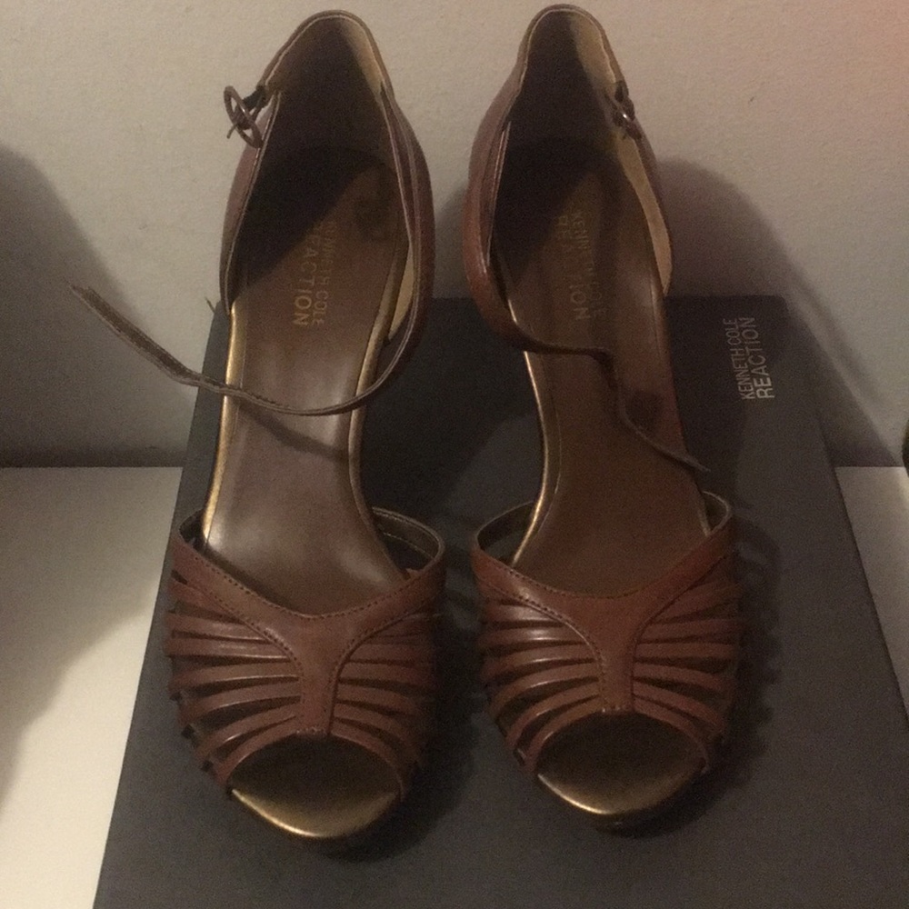 Kenneth Cole Reaction ankle strap sandal